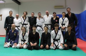 Foto di gruppo con gli allievi che hanno preso parte agli esami ed i M° Angeli, Tizziano e Paolinelli